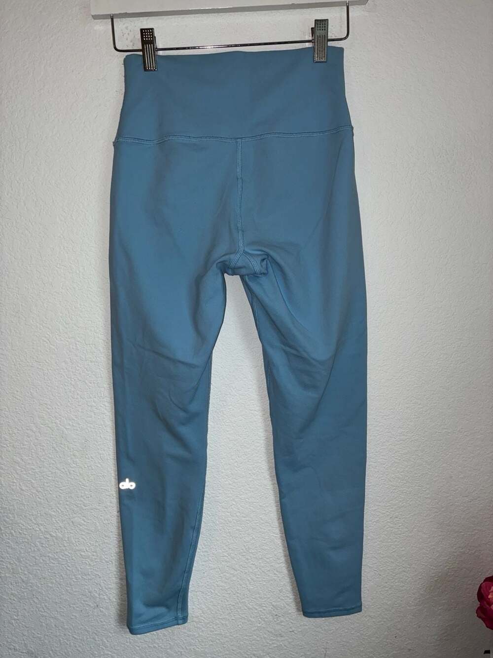 Alo Yoga High-Waisted Airbrush Leggings in Light Blue Size Small
